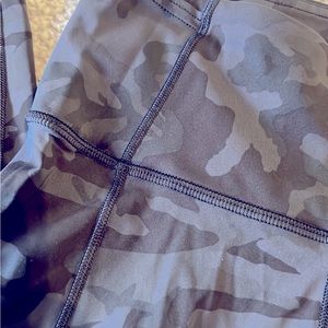 Lululemon fast and free black camo 23” crop leggings size 4